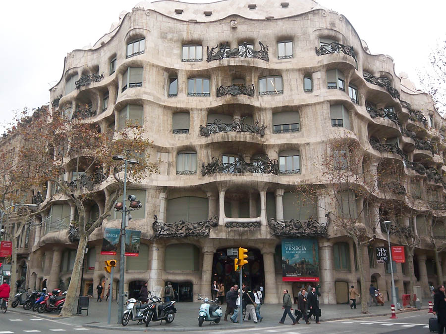 gaudi casa mila